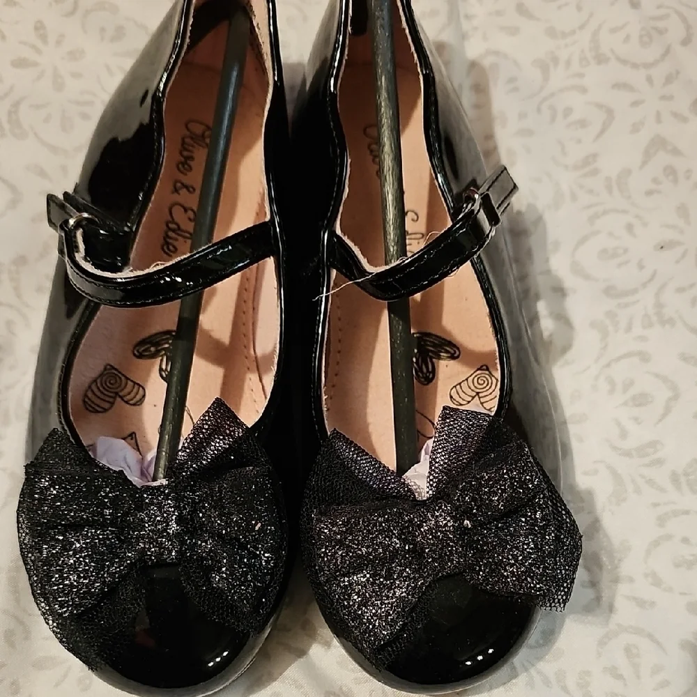 Olive & Edie Black Kids Shoes with Bow Size 10
